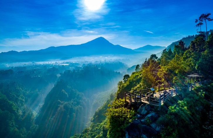 Destinasi Sunrise Terbaik di Bandung untuk Pecinta Alam